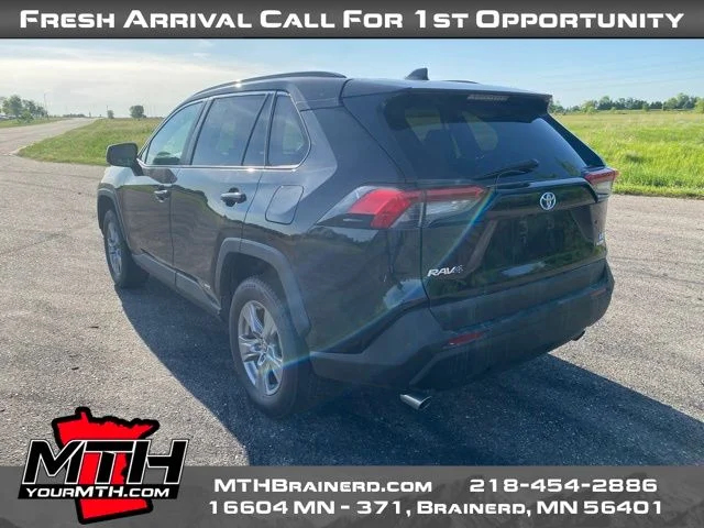 2022 Toyota RAV4 LE - Photo 6
