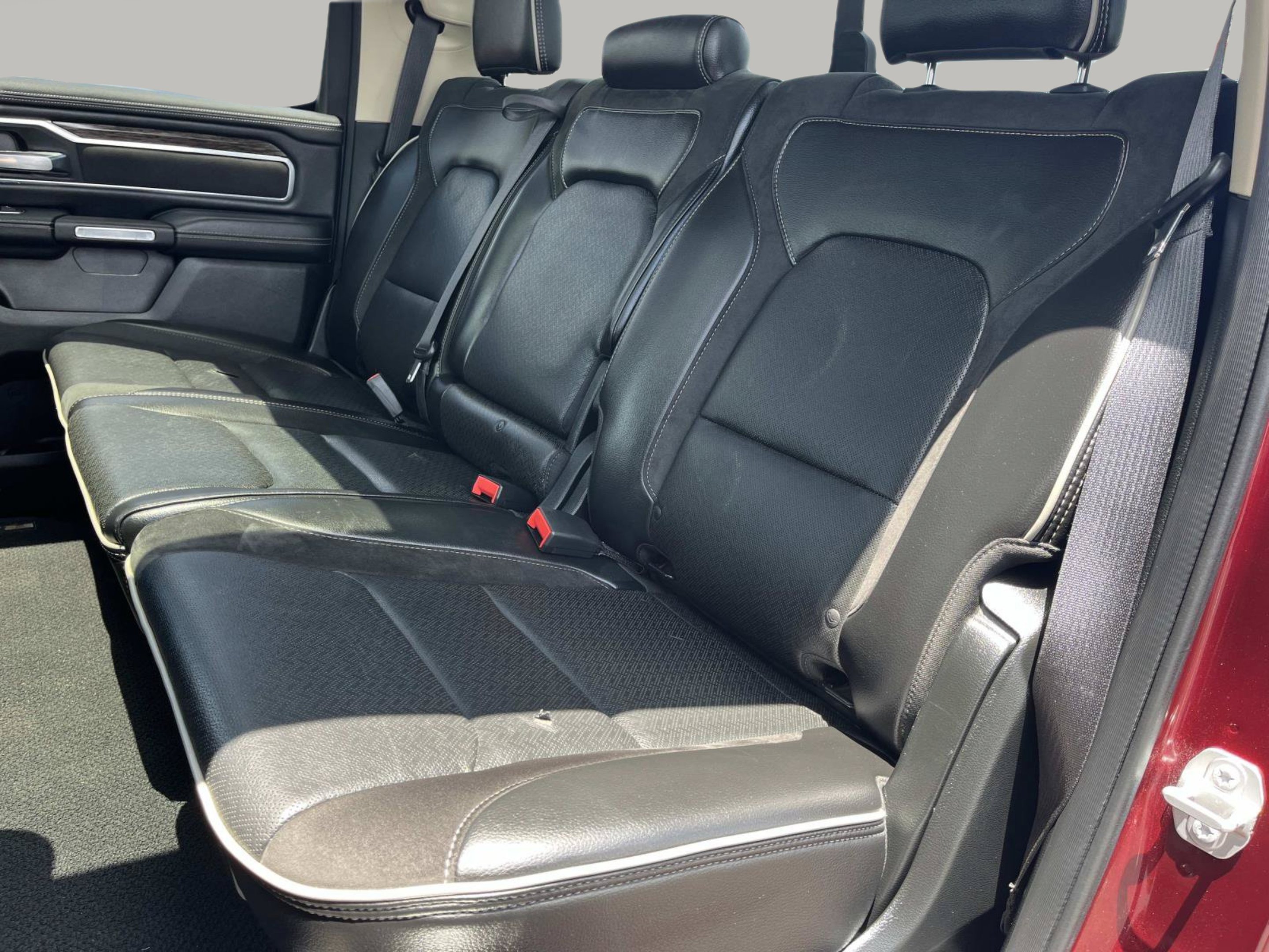 Used 2019 Delmonico Red Pearlcoat Ram Laramie image 24