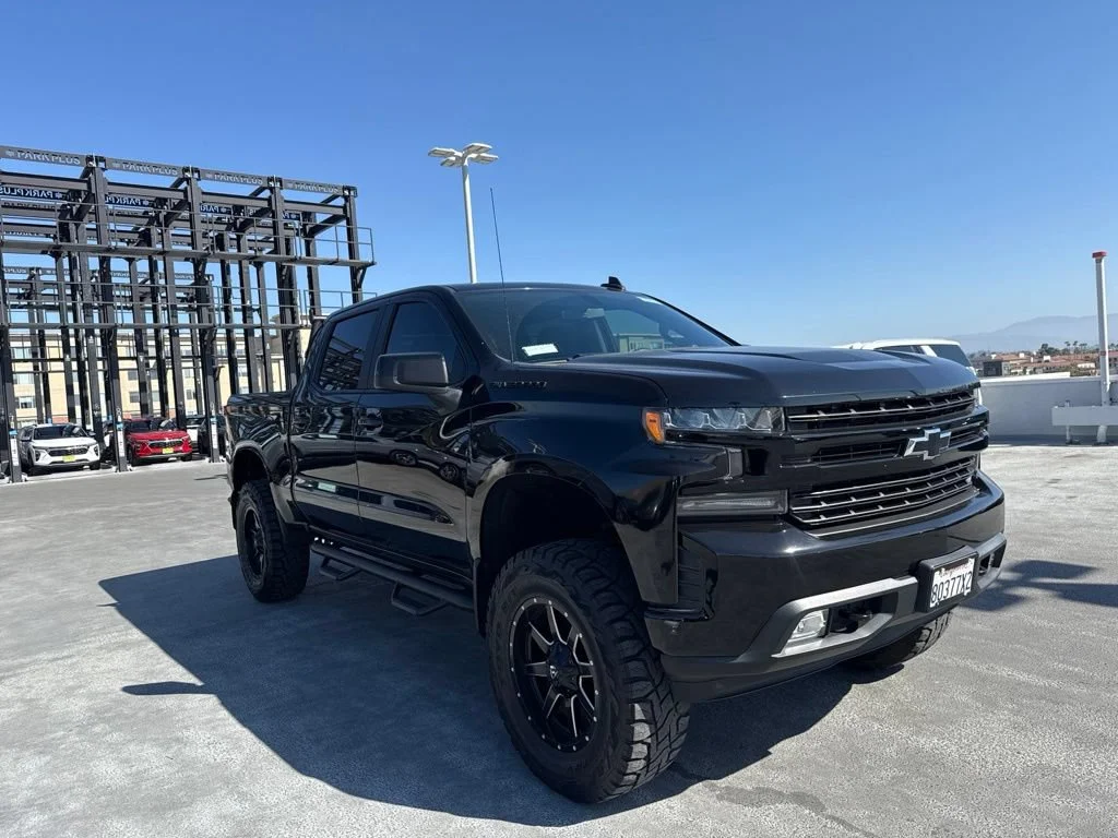 Used 2020 BLACK Chevrolet RST image 3