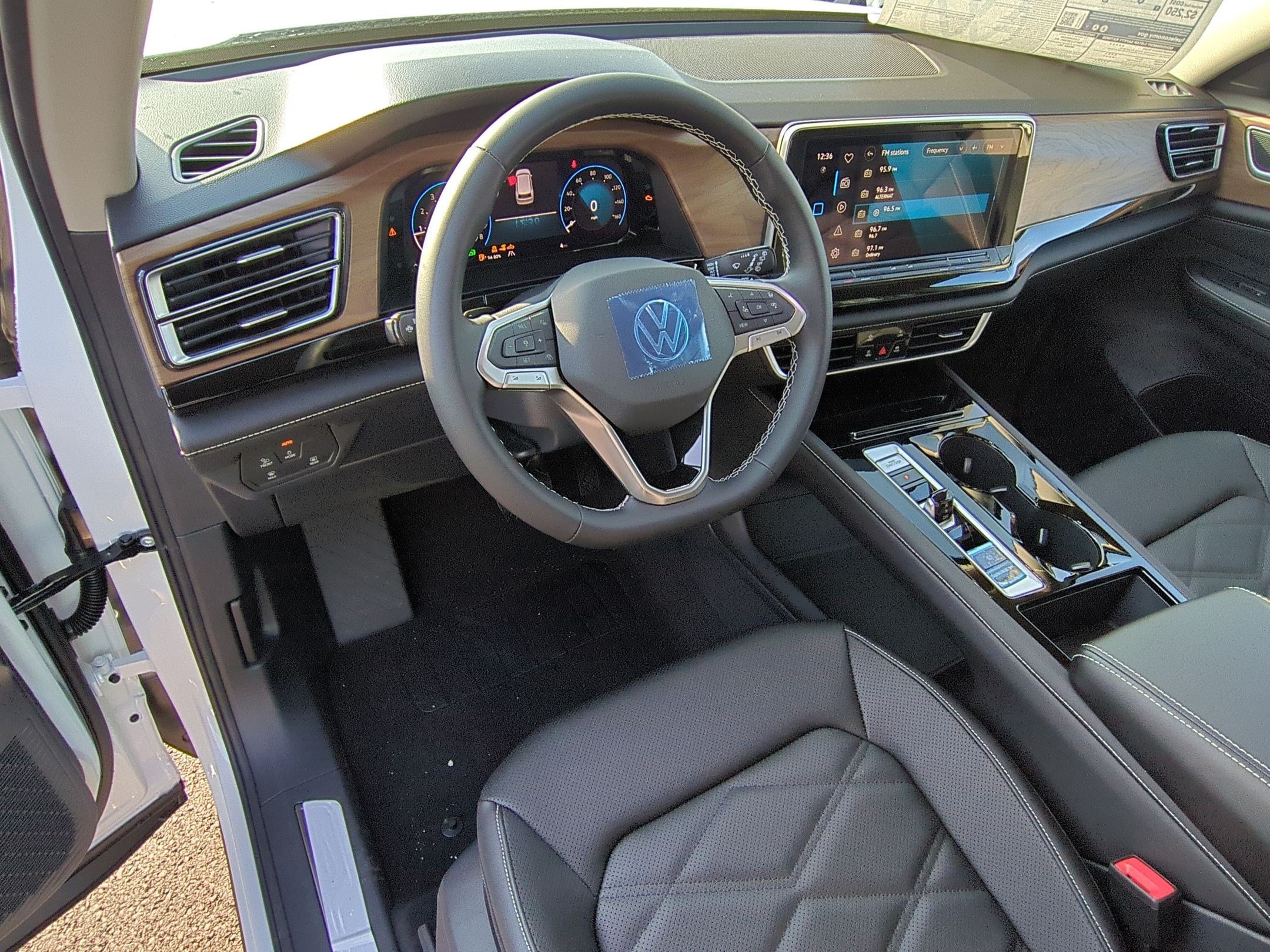 New 2026 Opal White Pearl Volkswagen 2.0T Peak Edition image 9