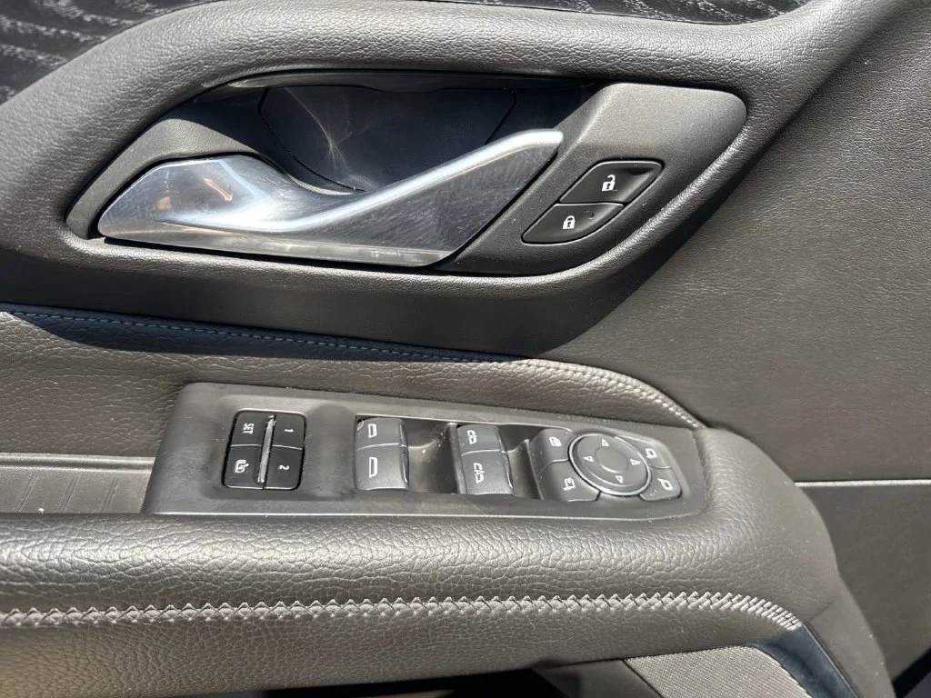 Used 2024 Silver GMC Denali image 36