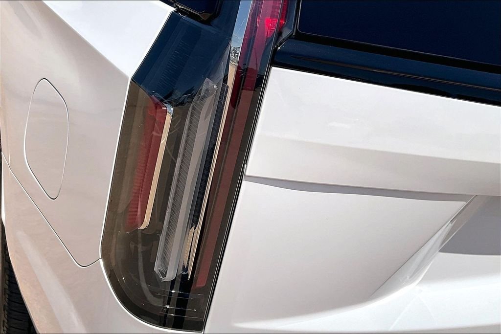 Used 2023 White Cadillac Sport image 31