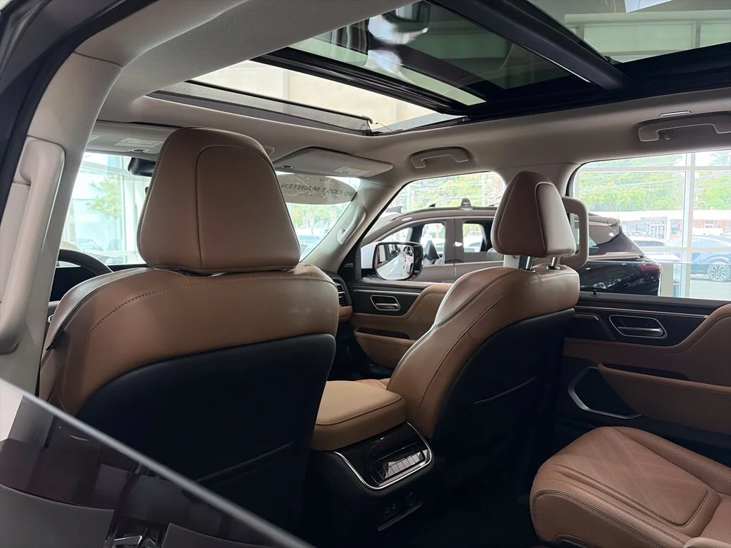 New 2027 RADIANT WHITE INFINITI LUXE image 7