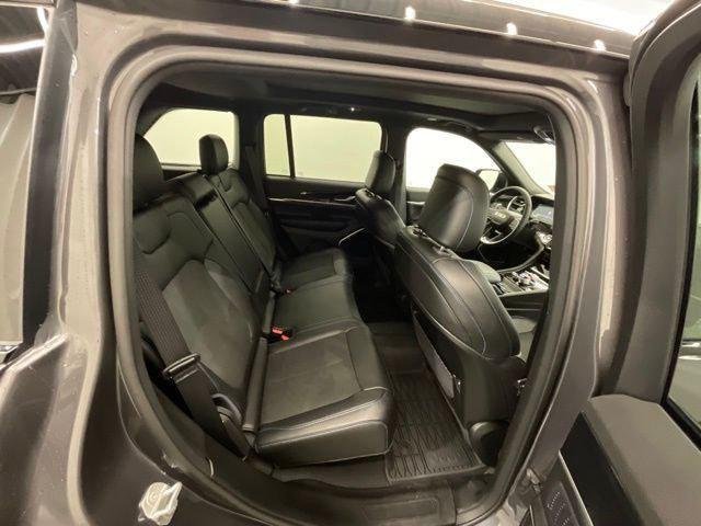 New 2024 Baltic Gray Metallic Clearcoat Jeep Trailhawk image 25