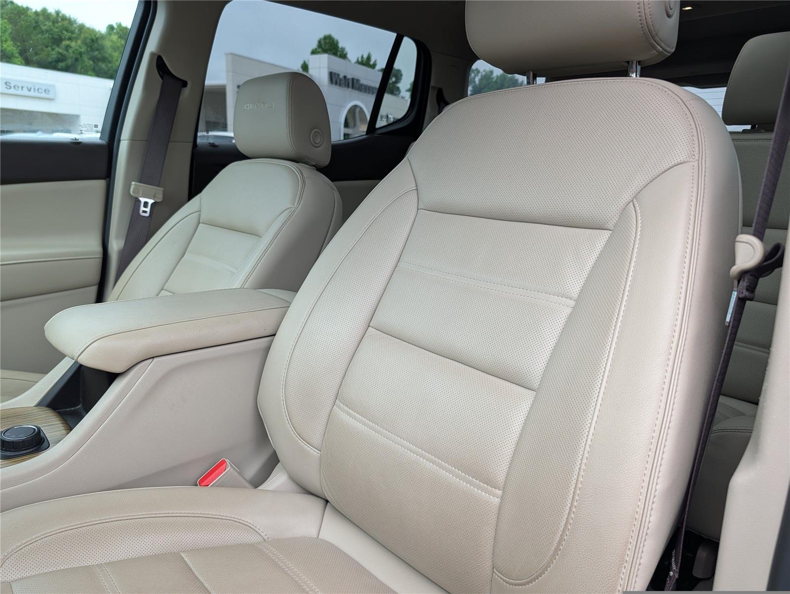 Used 2018 White Frost Tricoat GMC Denali image 13
