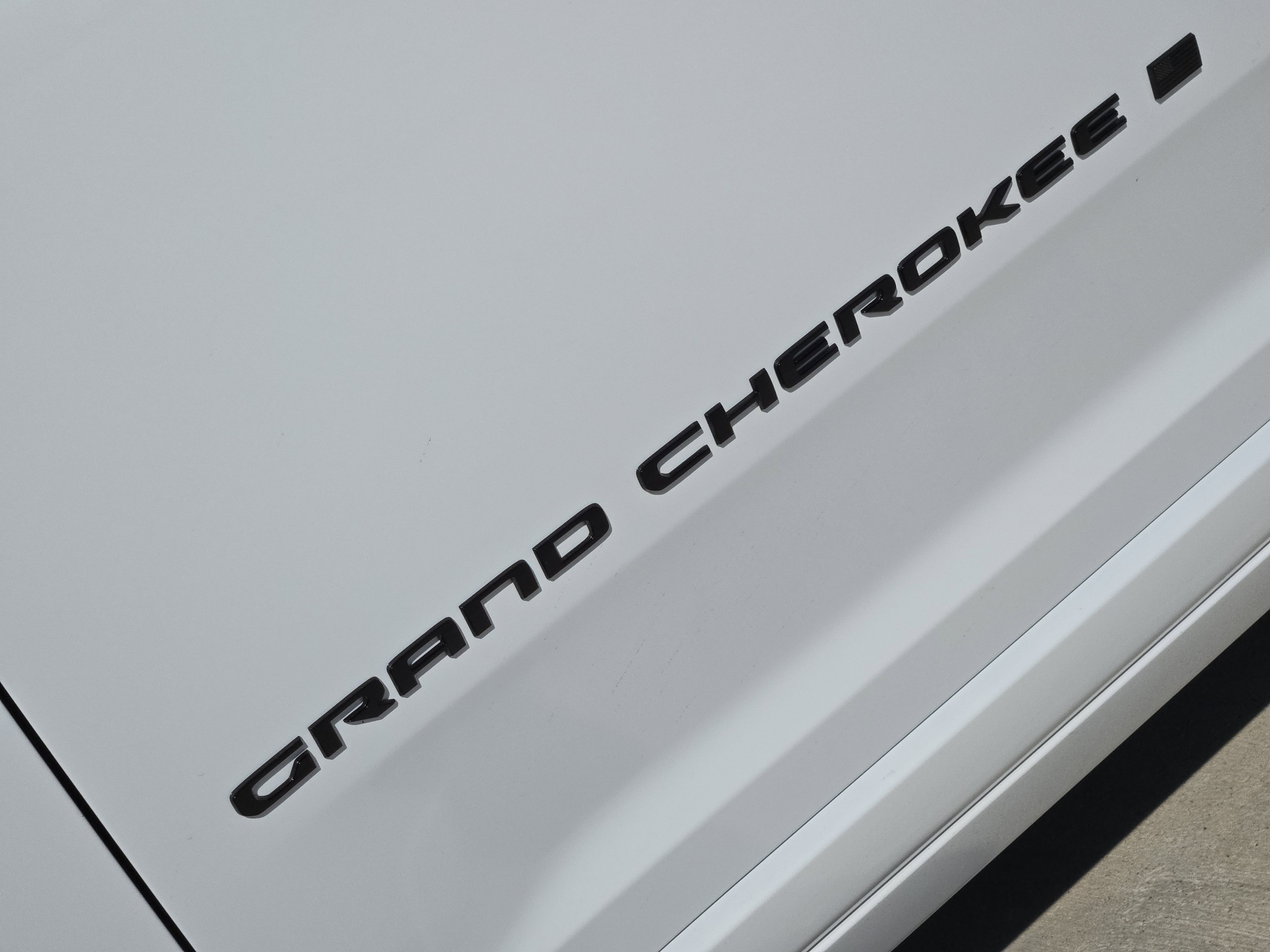 New 2026 Bright White Clear-Coat Exterior Paint Jeep Summit image 8