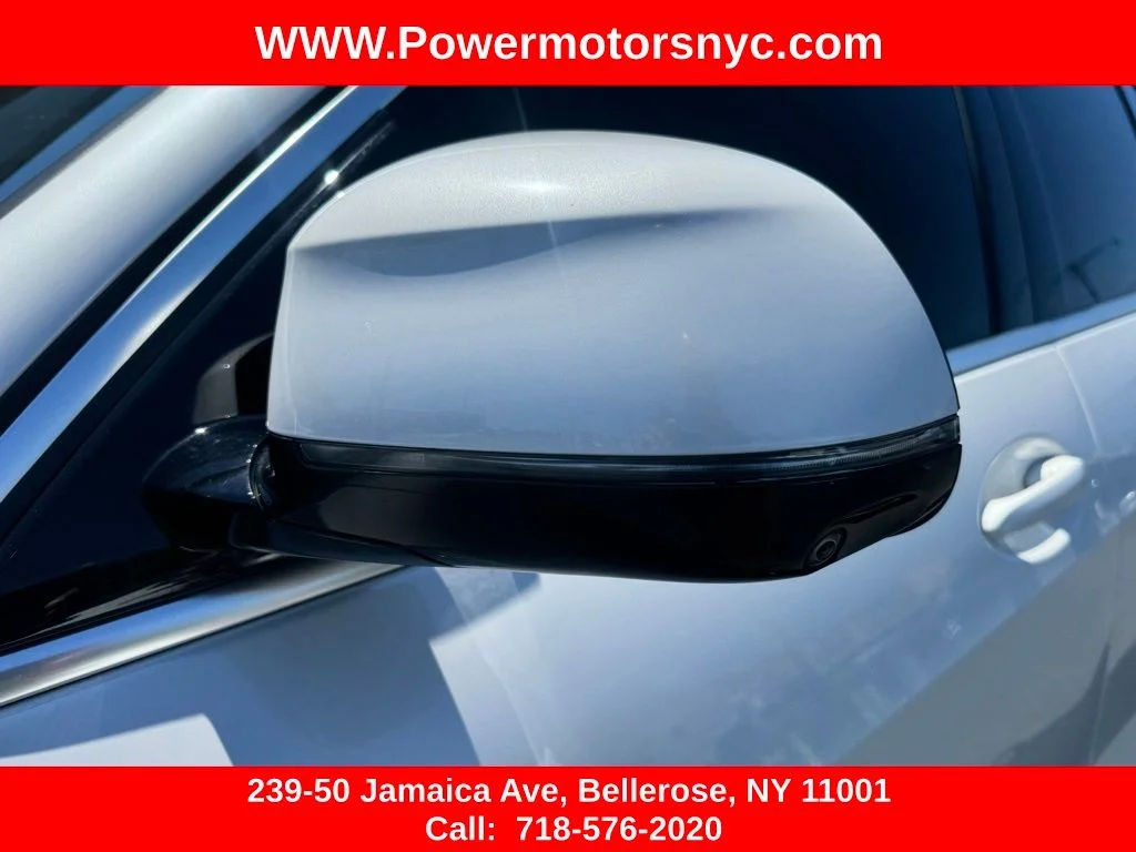 Used 2022 White BMW sDrive40i image 13