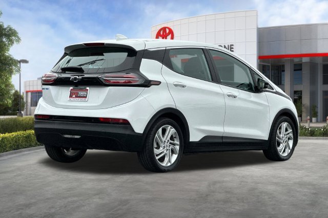 Used 2023 White Chevrolet 1LT image 4
