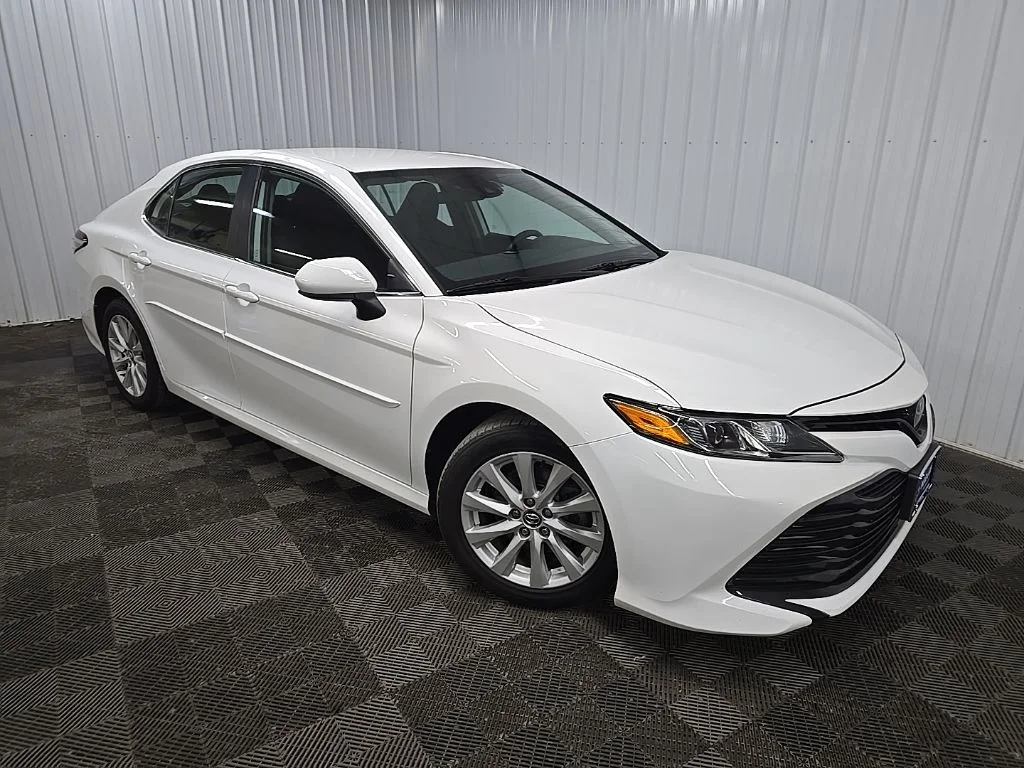 Used 2020 White Toyota LE image 7