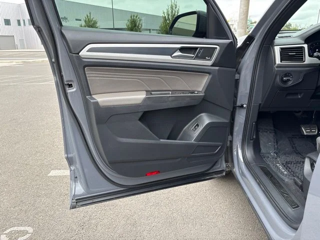 Used 2022 Gray Volkswagen 3.6L V6 SEL Premium R-Line image 9