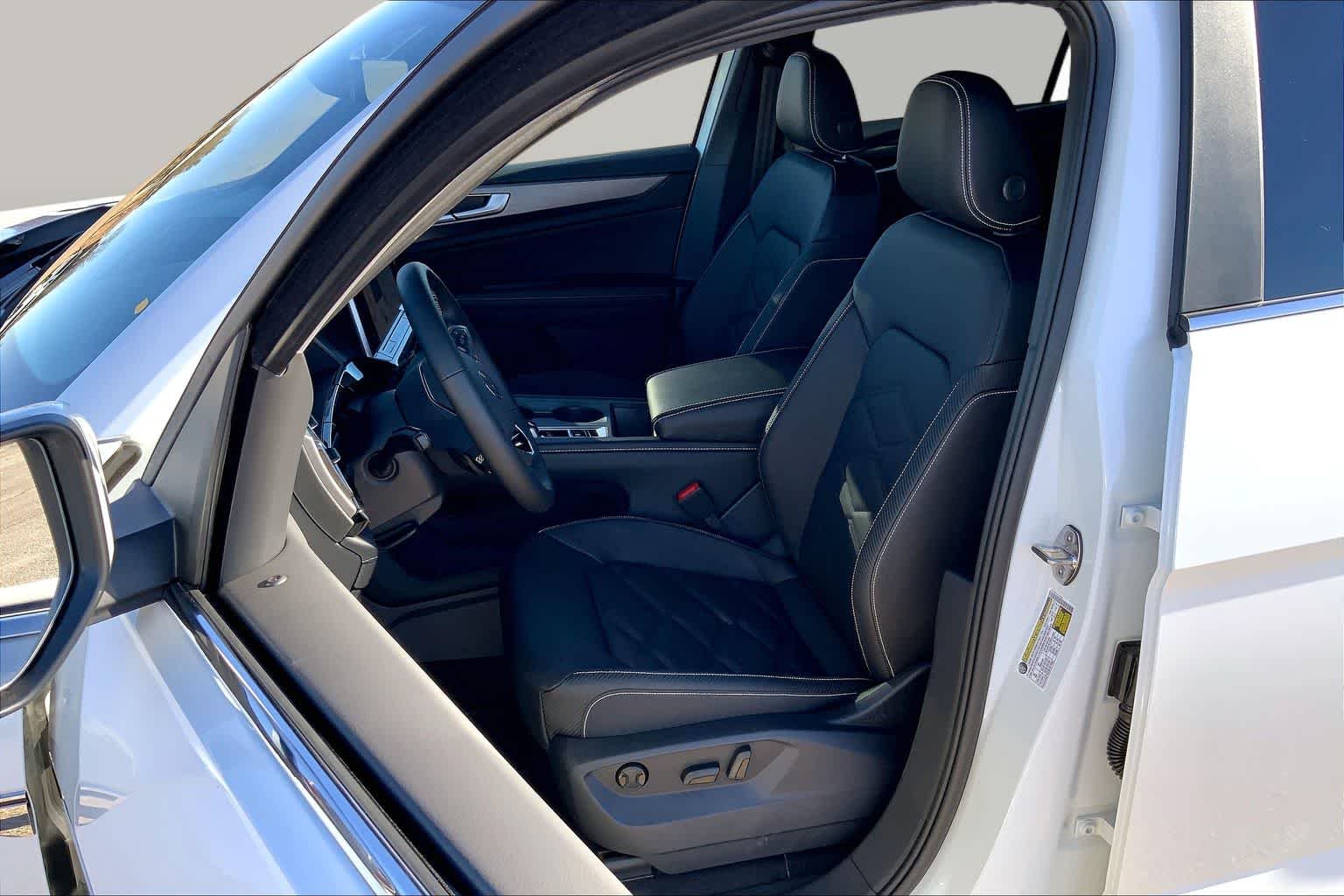 New 2026 Opal White Pearl Volkswagen 2.0T SE image 9