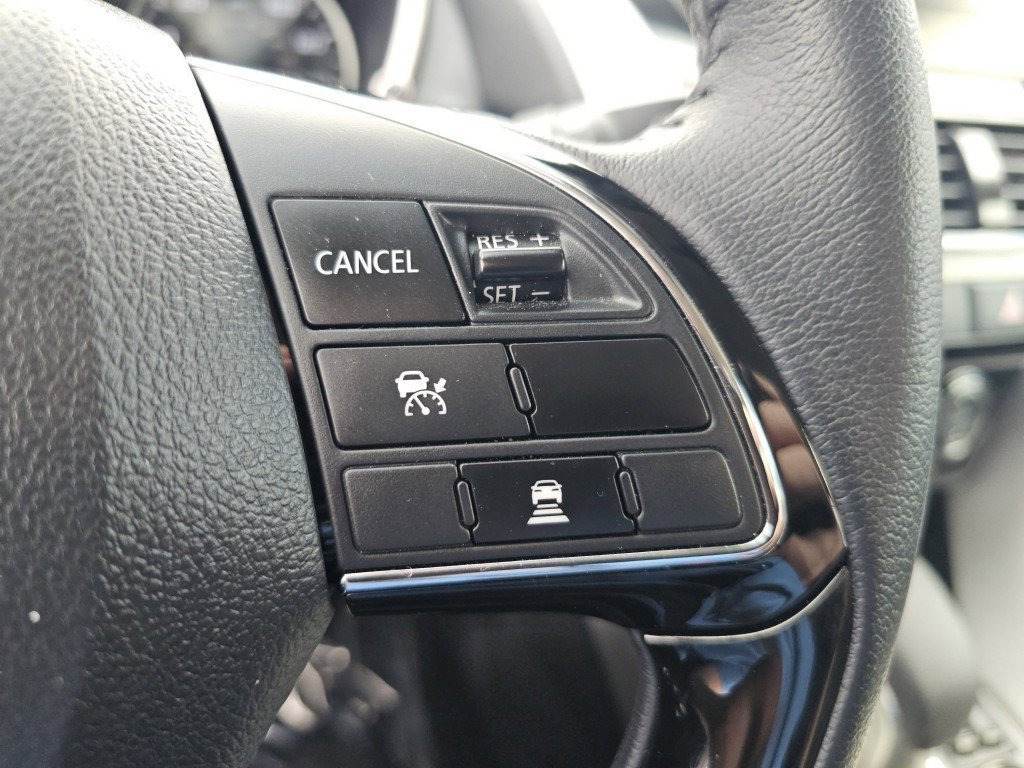 Used 2025 Alloy Silver Metallic Mitsubishi SE image 13