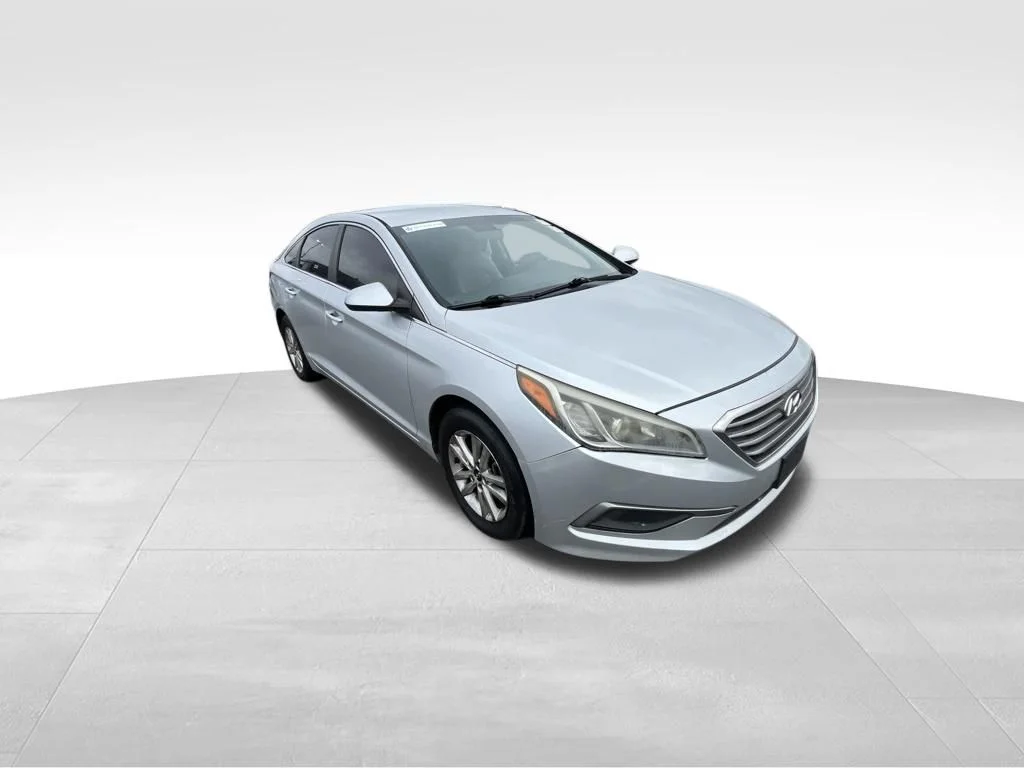 Used 2016 Silver Hyundai SE image 36