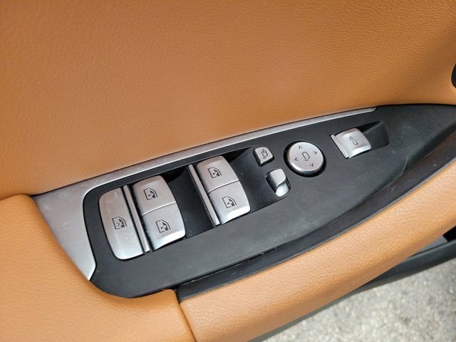 Used 2023 White BMW xDrive30i image 18