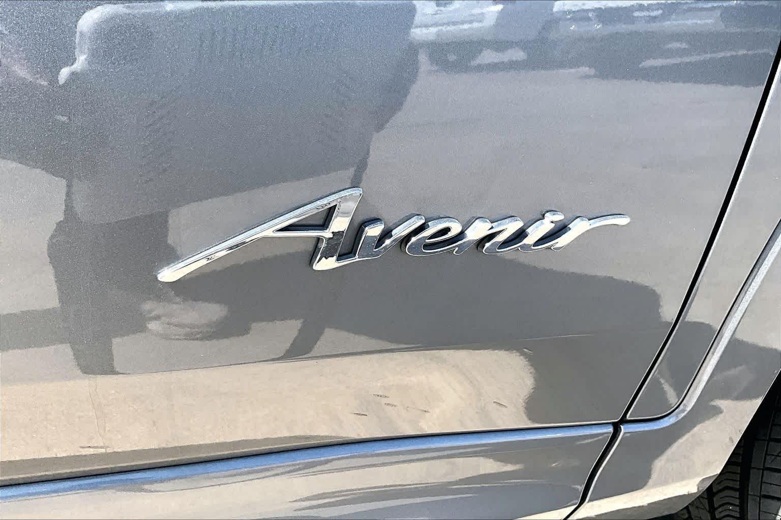 Used 2025 Moonstone Gray Metallic Buick Avenir image 10