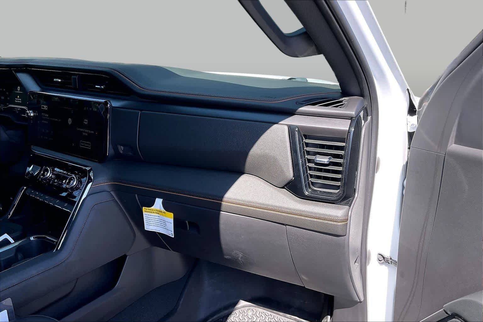 Used 2024 Summit White GMC AT4 image 18