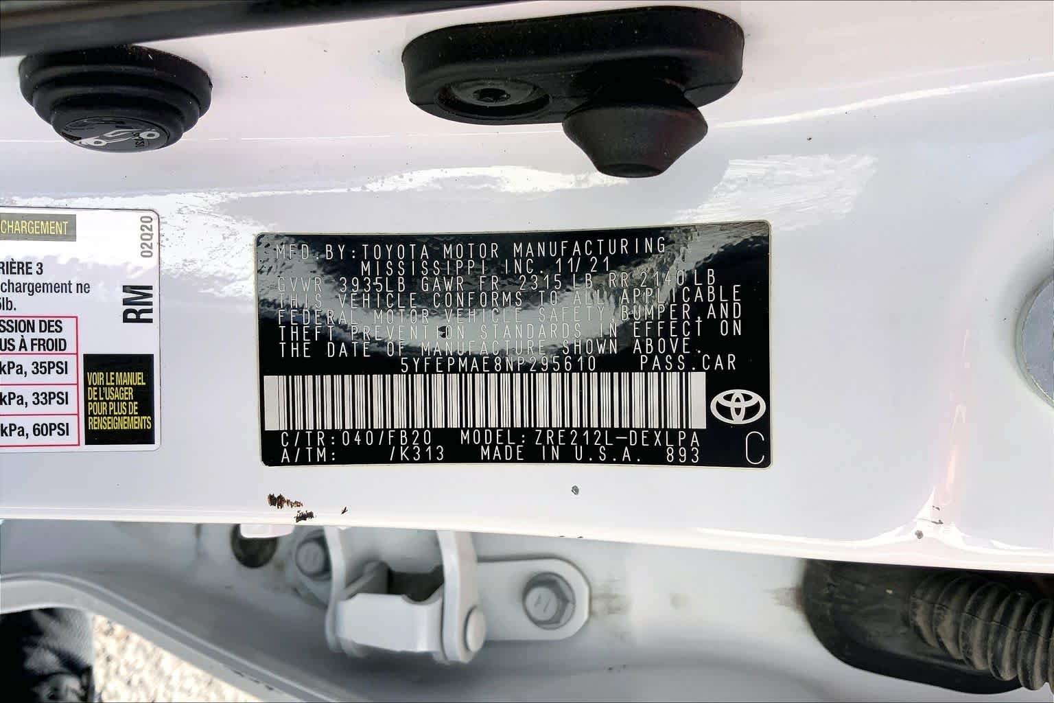 Used 2022 White Toyota LE image 34