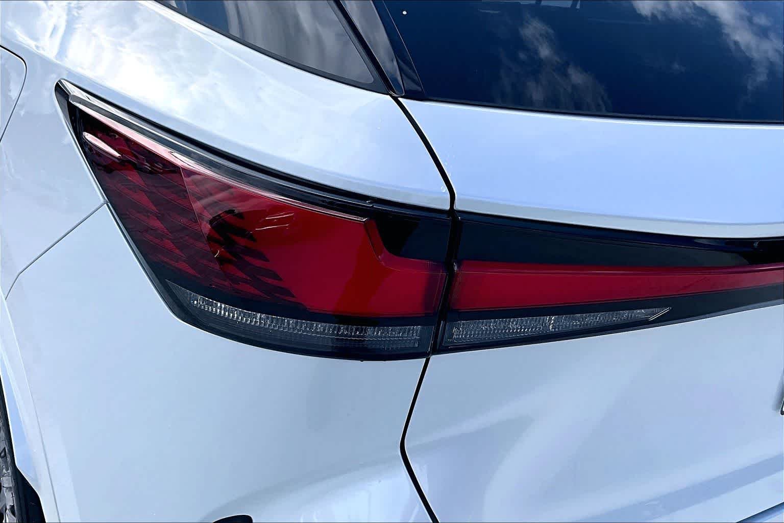 Used 2023 Eminent White Pearl Lexus Luxury image 28