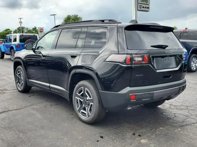 New 2026 Diamond Black Crystal Pearl-Coat Exterior Paint Jeep Limited image 4