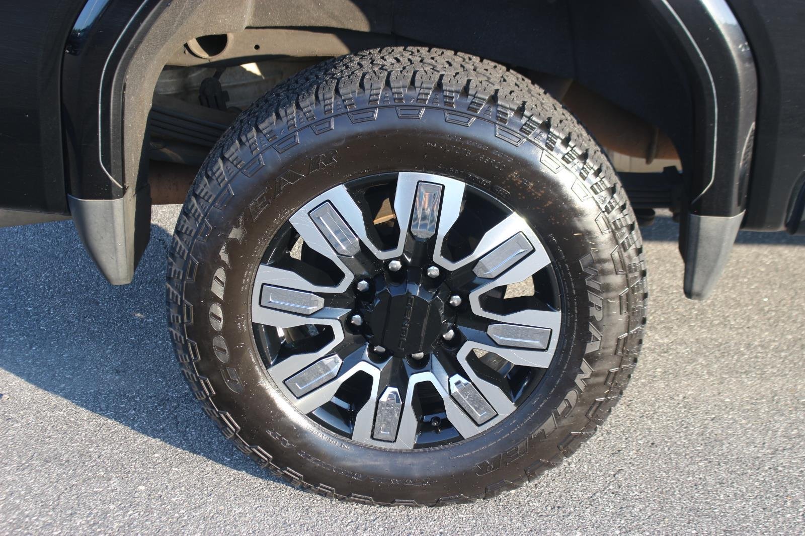 Used 2024 Onyx Black GMC AT4 image 39