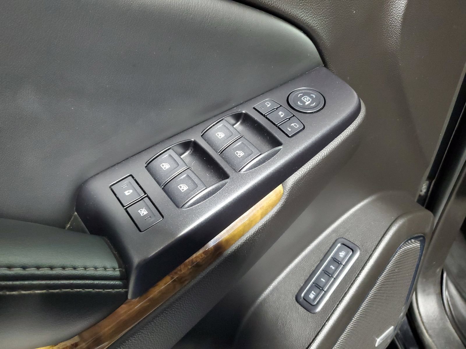 Used 2015 Black GMC Denali image 14