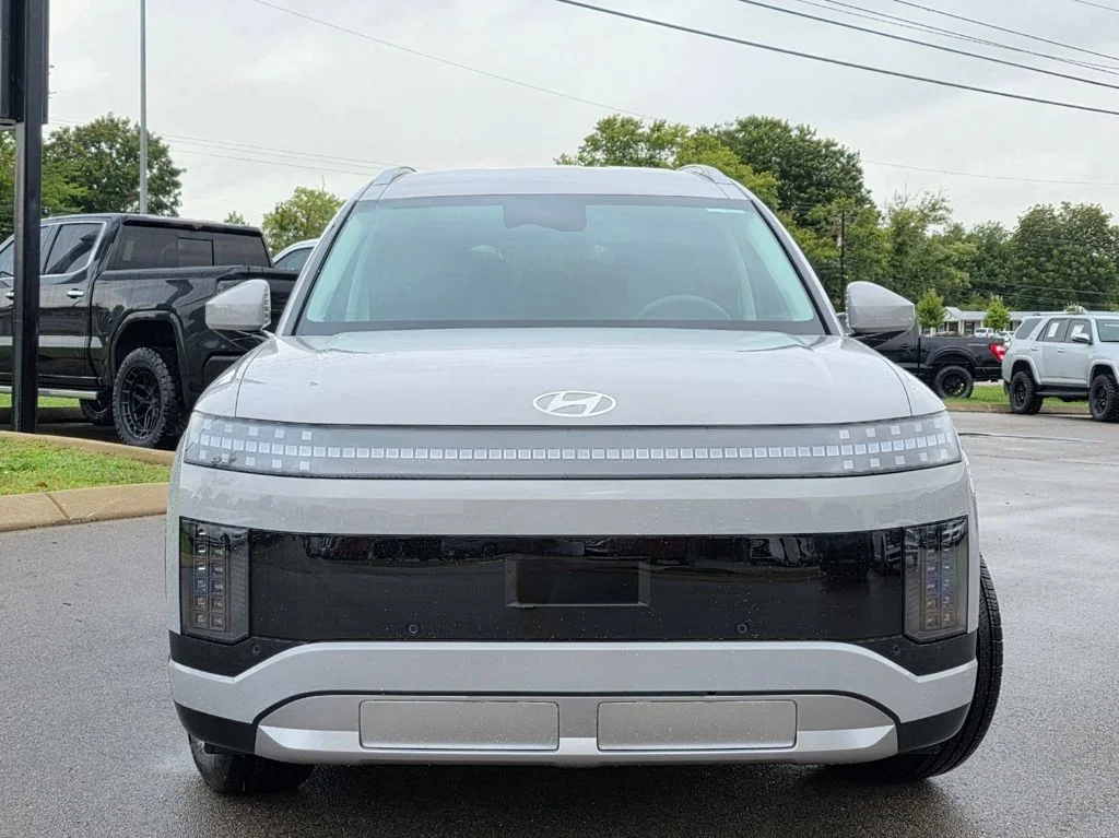New 2026 Cyber Gray Hyundai SE image 3