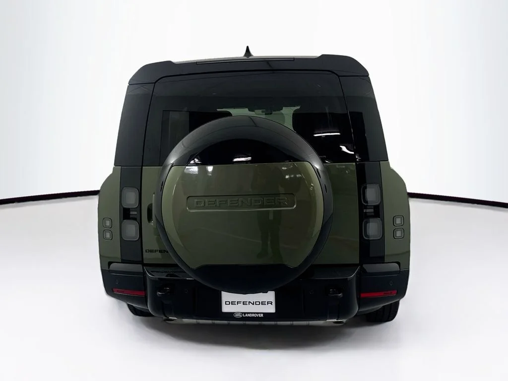 New 2026 Woolstone Green Land Rover X-Dynamic SE image 5