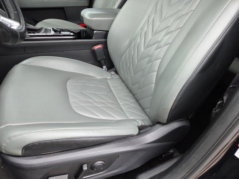 Used 2023 Black Kia X-Line image 9