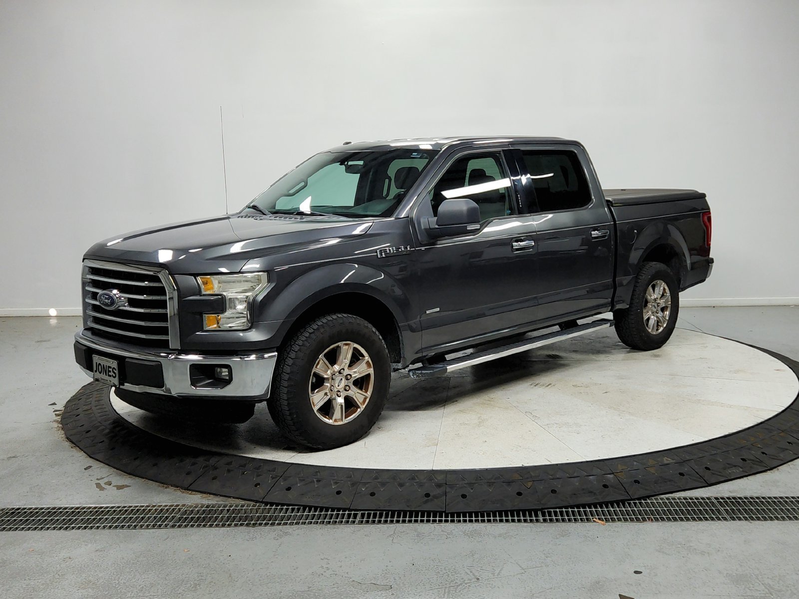 Used 2016 Gray Ford XLT image 4