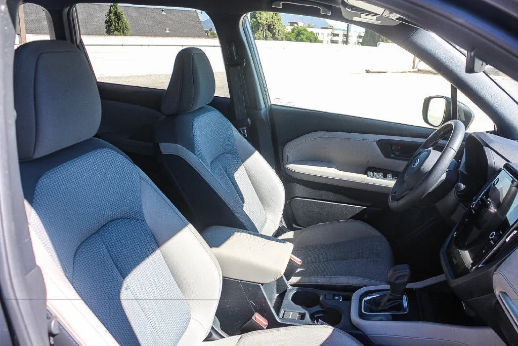 Used 2025 Gray Metallic Subaru Premium image 17