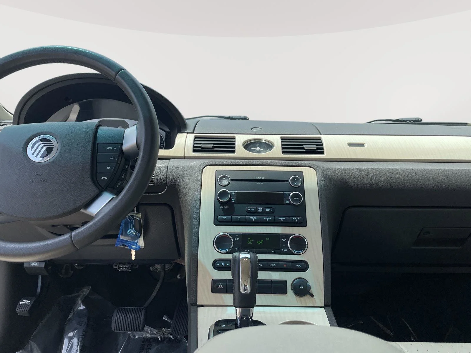 Used 2009  Mercury Premier image 11