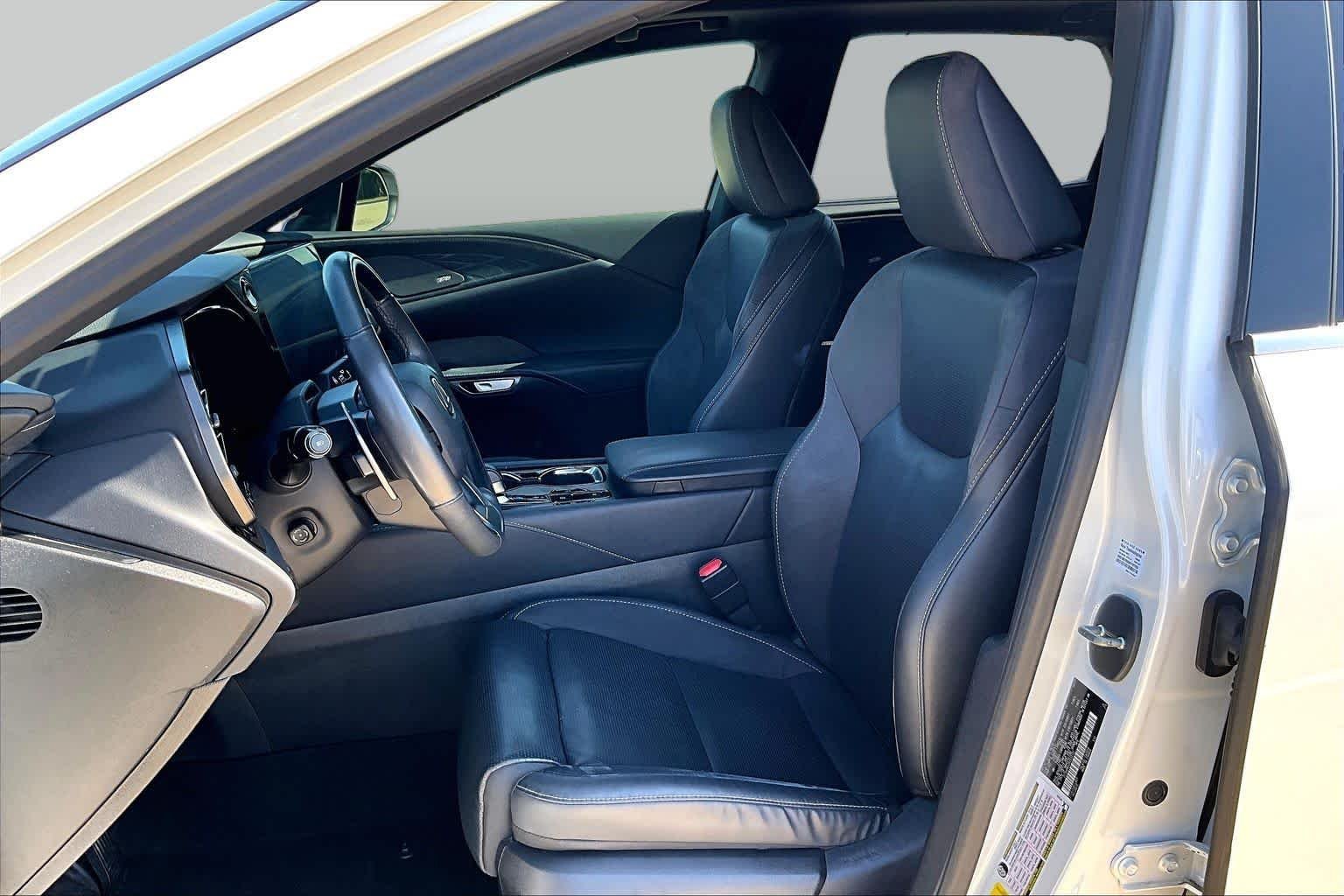 Used 2024 Eminent White Pearl Lexus Luxury image 8