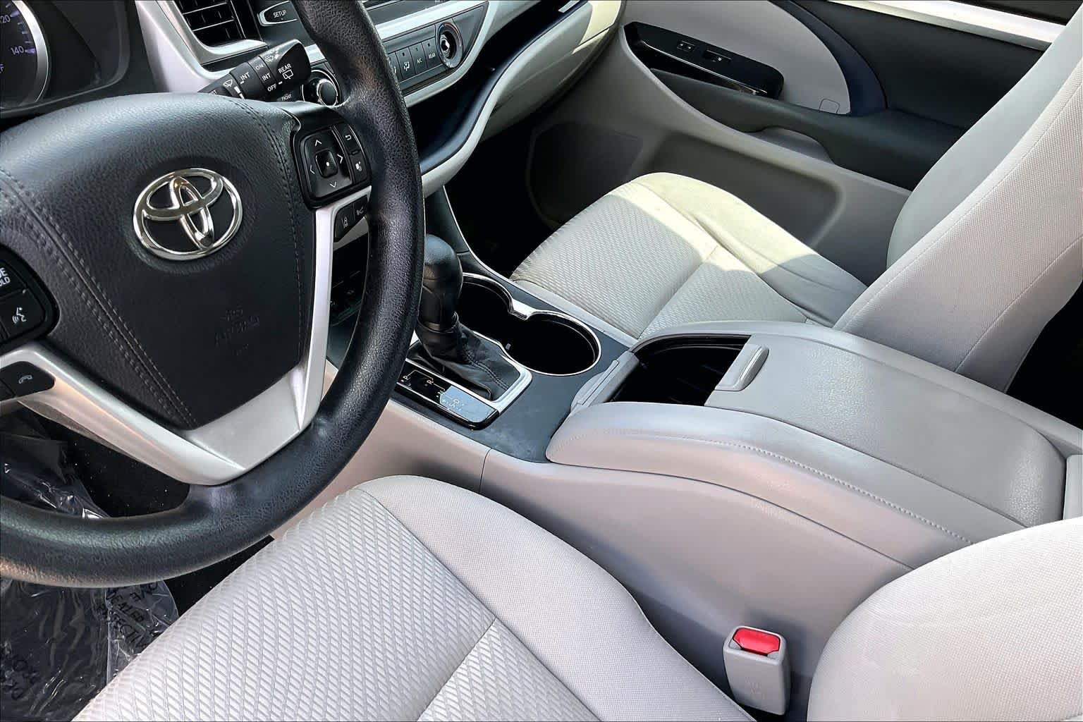 Used 2018 Predawn Gray Mica Toyota LE image 16
