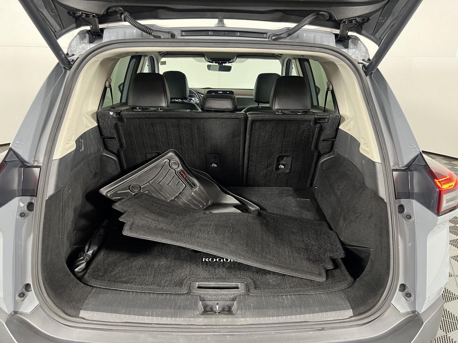 Used 2022 Boulder Gray Pearl Nissan SL image 9