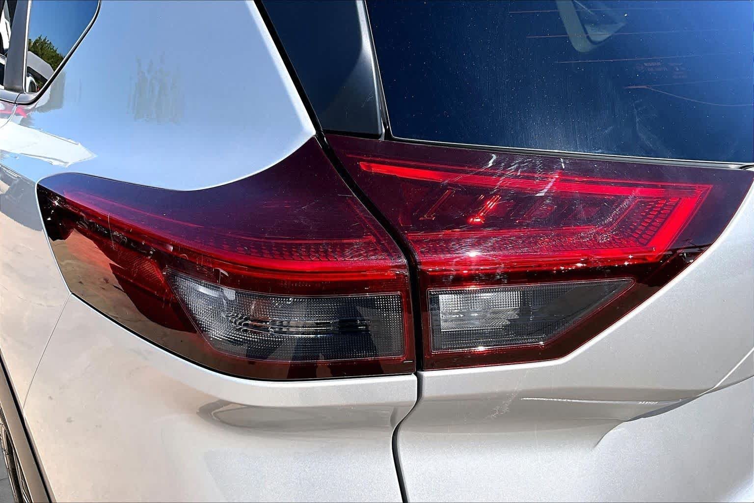 Used 2023 Brilliant Silver Metallic Nissan SV image 27