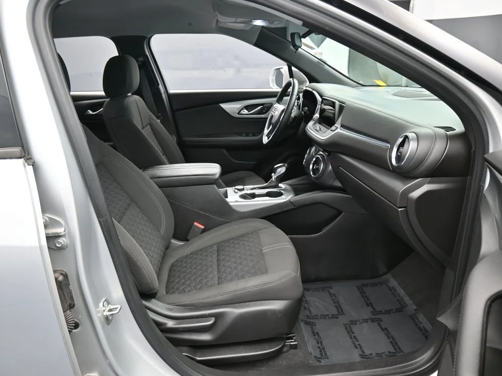 Used 2019 Silver Ice Metallic Chevrolet L image 35