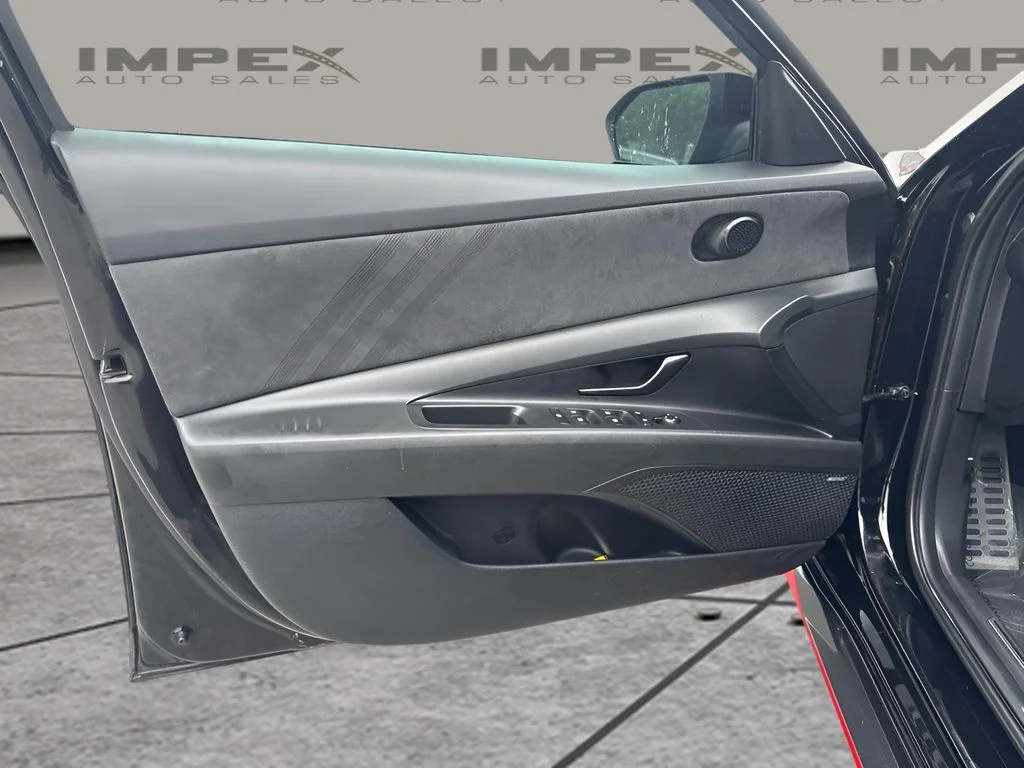 Used 2022 Black Hyundai Base image 16