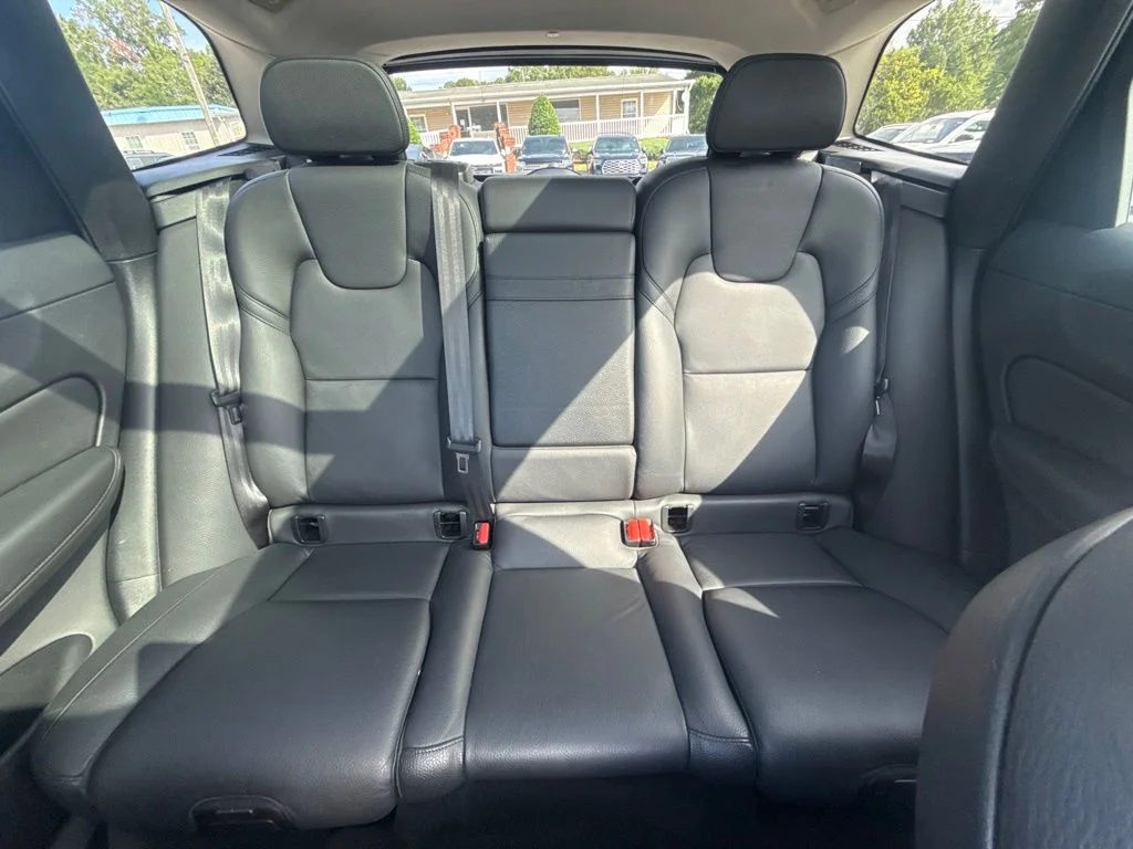Used 2020 Black Volvo T5 Momentum image 7