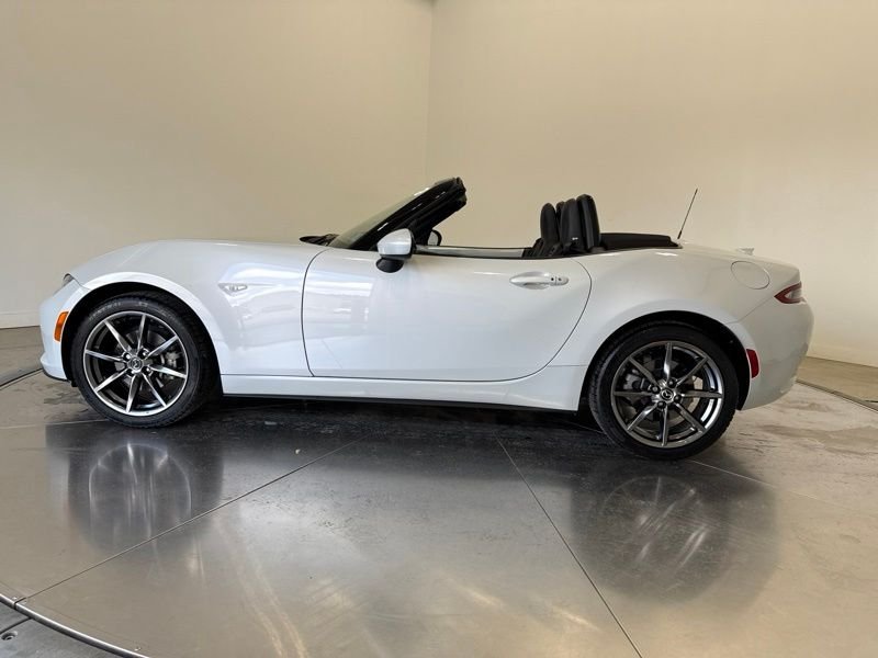 Used 2016 White Mazda Grand Touring image 11