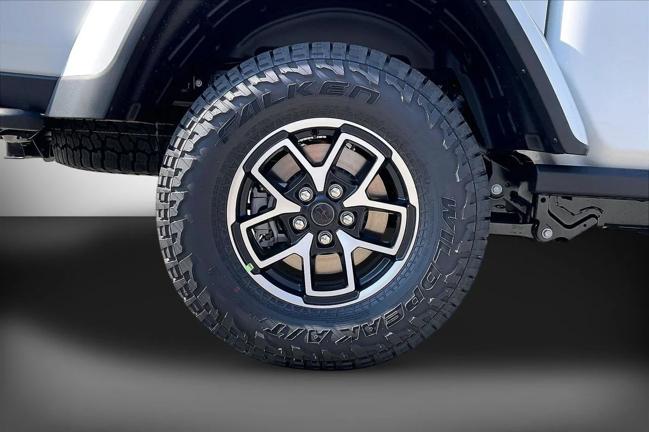 New 2026 Bright White Clearcoat Jeep Rubicon X image 31