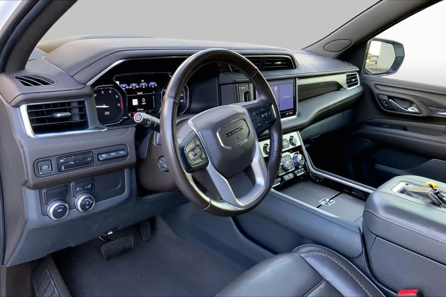 Used 2021 White Frost Tricoat GMC Denali image 15