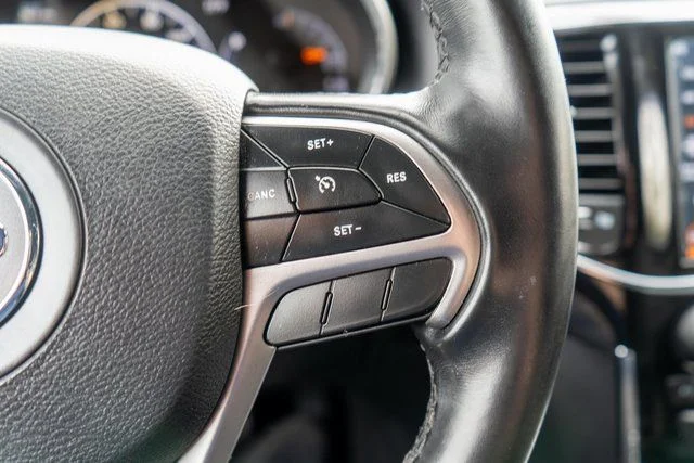 Used 2020 Black Jeep Laredo E image 25