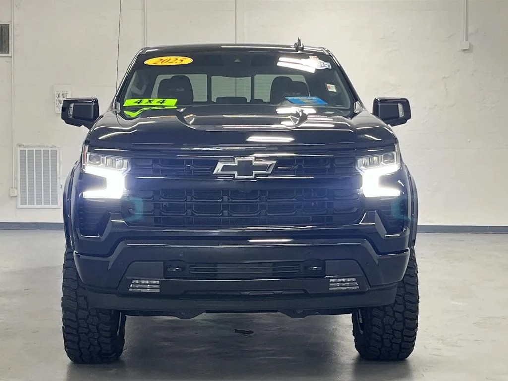 Used 2025 Black Chevrolet RST image 3