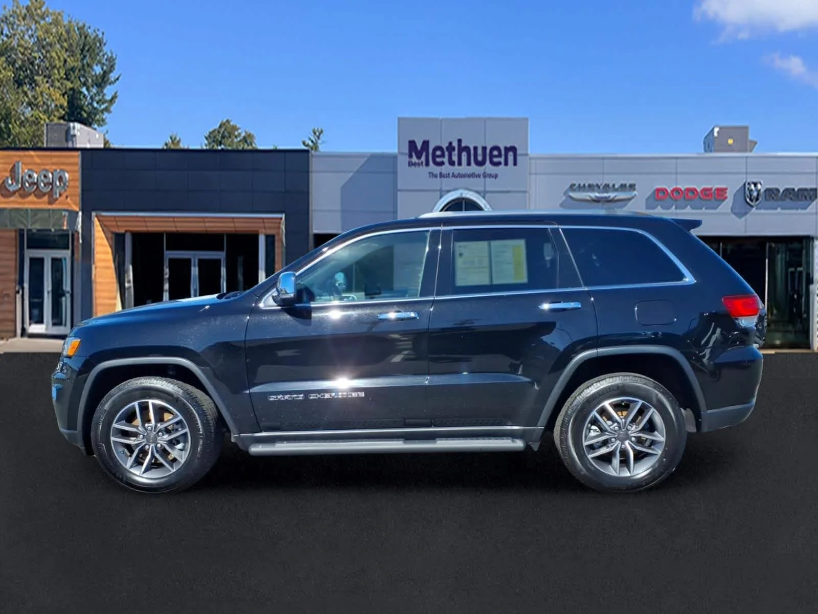 Used 2021 Diamond Black Crystal Pearlcoat Jeep Limited image 8