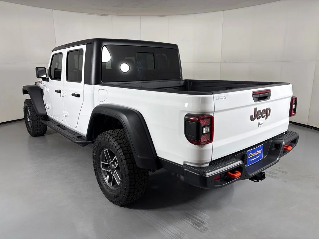 Used 2025 White Jeep Mojave image 6