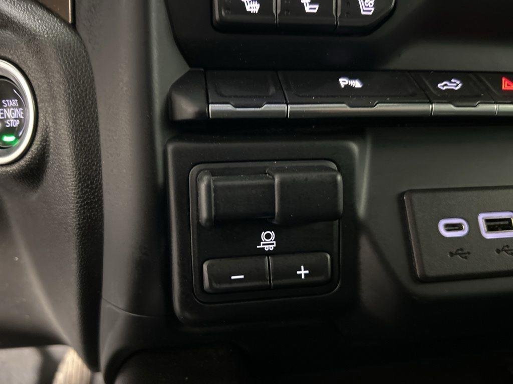Used 2022 Greenstone Metallic Chevrolet High Country image 32
