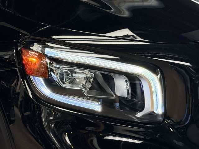 Used 2023 Black Mercedes-Benz GLB 250 image 8