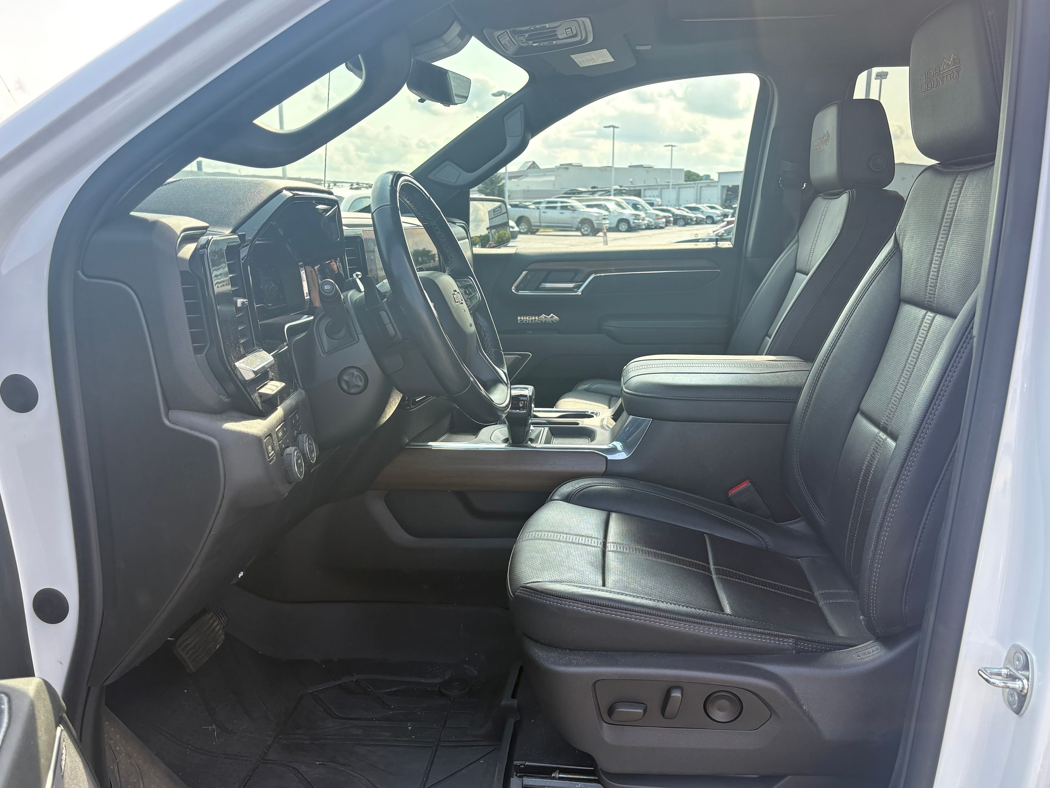 Used 2023 Iridescent Pearl Tricoat Chevrolet High Country image 13