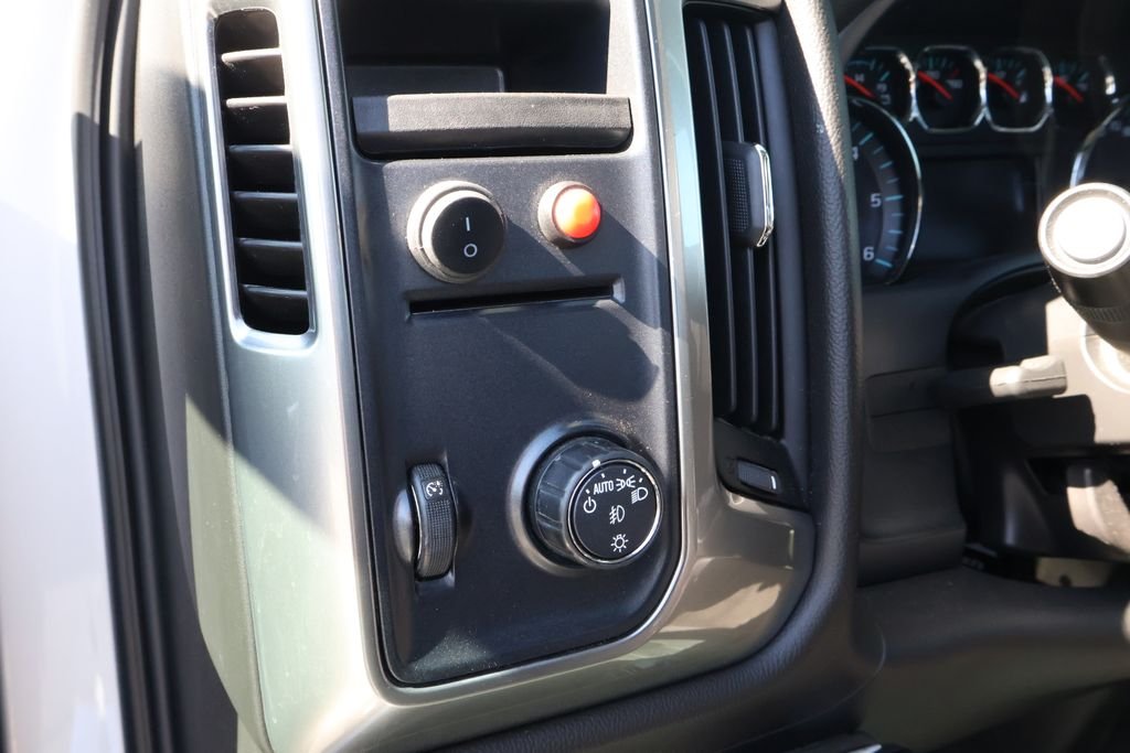 Used 2018 Silver Chevrolet LT image 18