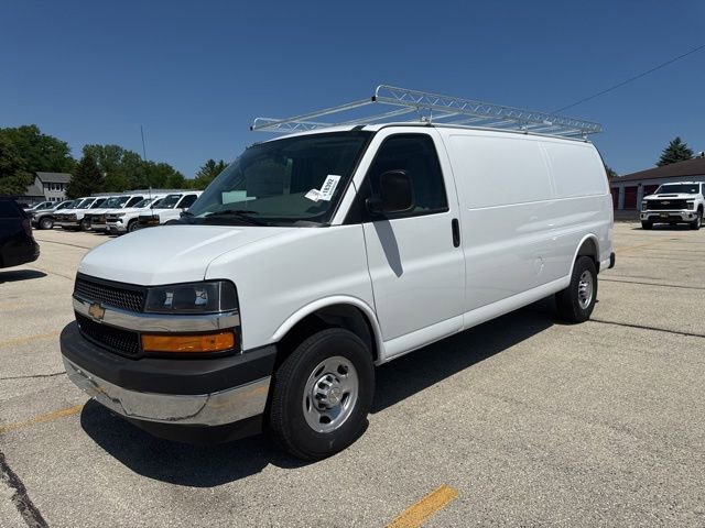 2026 Chevrolet Express 3500 Extended Work Van's photo